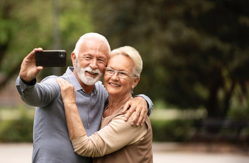 Mutuelle santé senior : comment anticiper ses besoins après 60 ans ? listepro