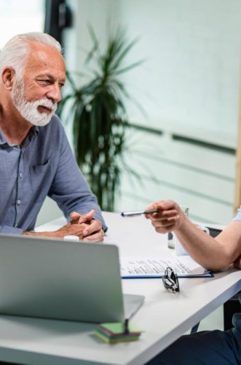 Mutuelle Santé Senior 2025 : 7 Erreurs à Éviter Absolument listepro