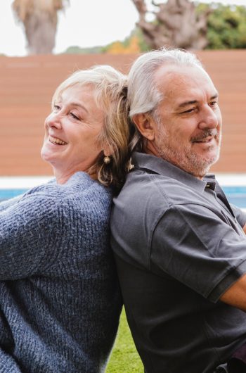 Mutuelle santé senior 2025 : 7 pièges à éviter absolument listepro